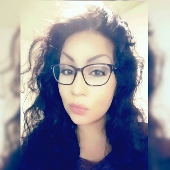 Meet your Posher, Melissa - Picture 1 of 1